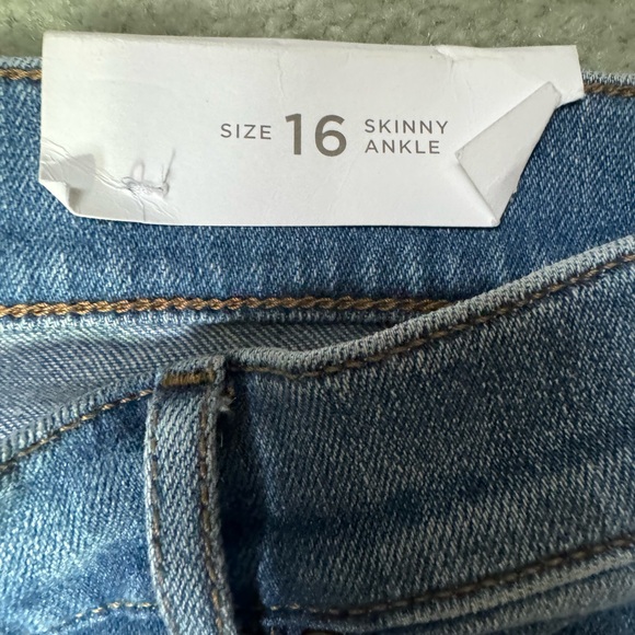 New with tags: Loft Outlet Skinny ankle jeans size 16 - Picture 7 of 10